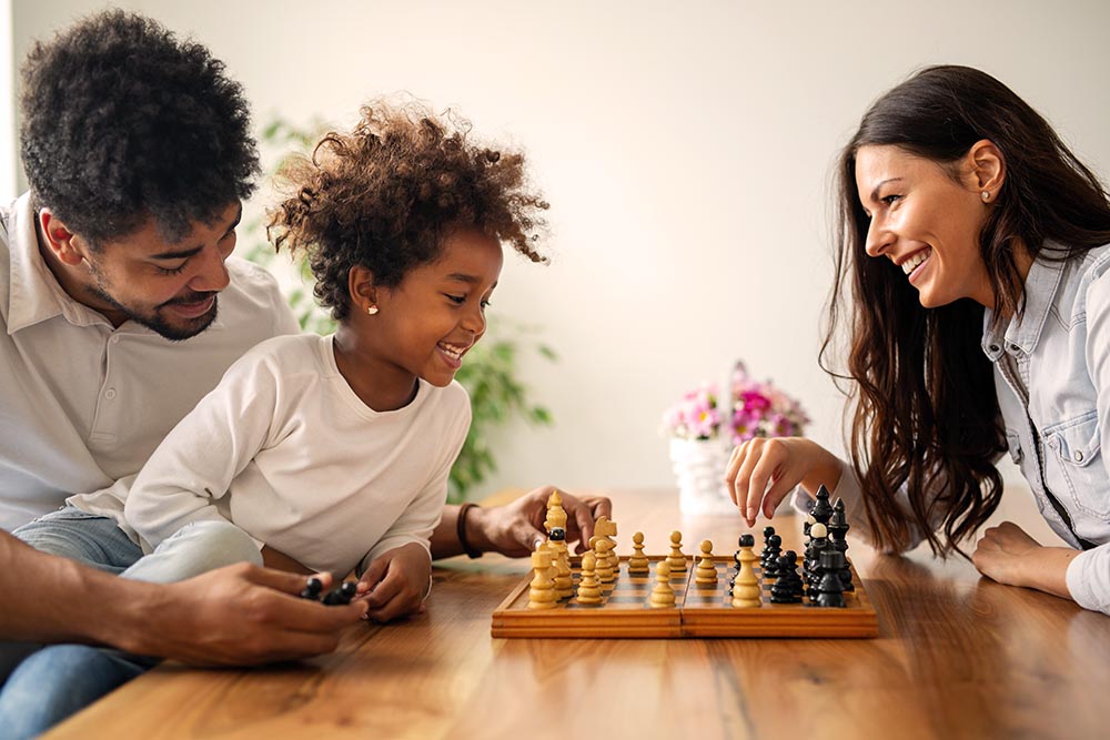  Mother and daughter playing chess